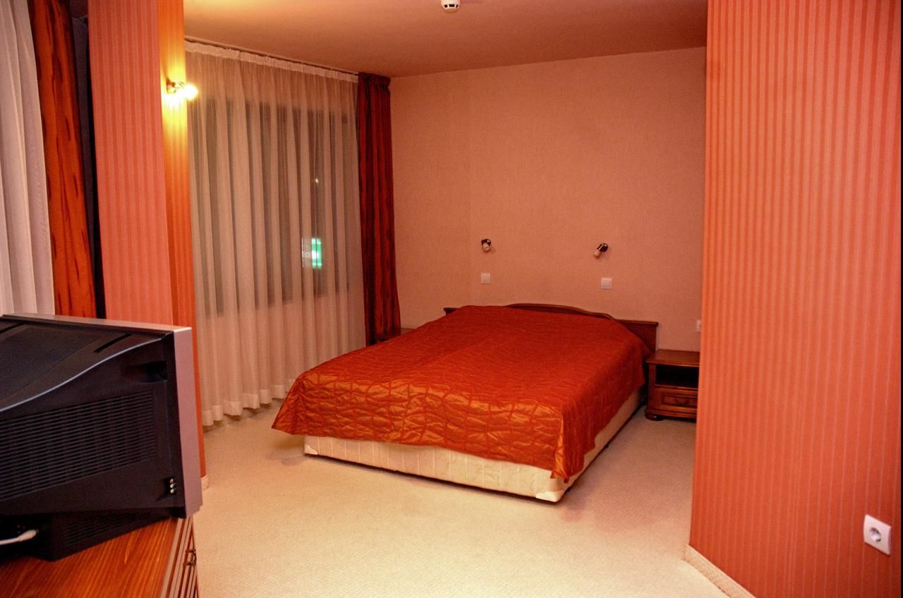 Отель Hotel Kiparis Alfa Смолян-37